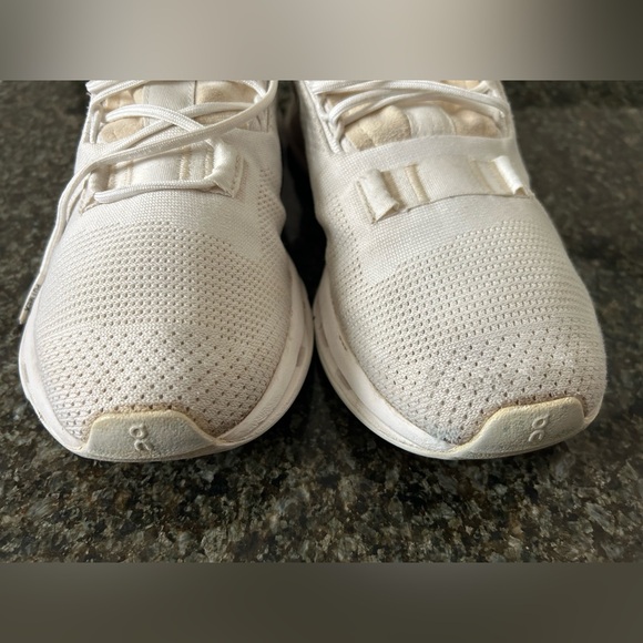 Woman’s On Running On Cloud Cloudnova 2 Sneakers White. Size 7.5 - Picture 9 of 14